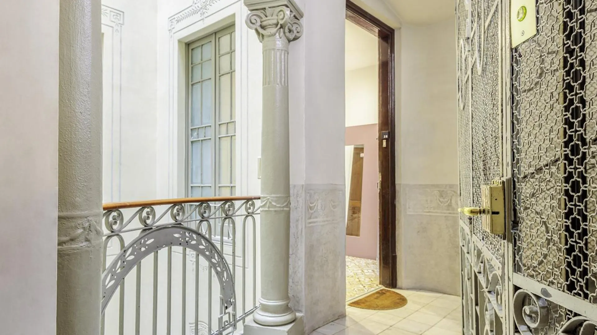 Barcelonaforrent The Gaudi Suites Apartment Barcelona