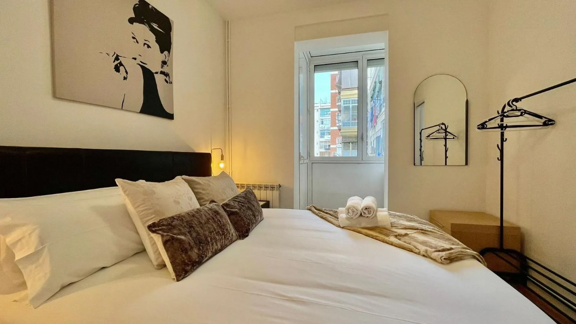 Barcelonaforrent The Gaudi Suites Spain