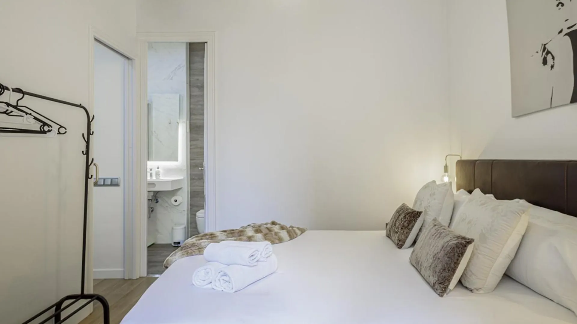 Barcelonaforrent The Gaudi Suites Apartmán
