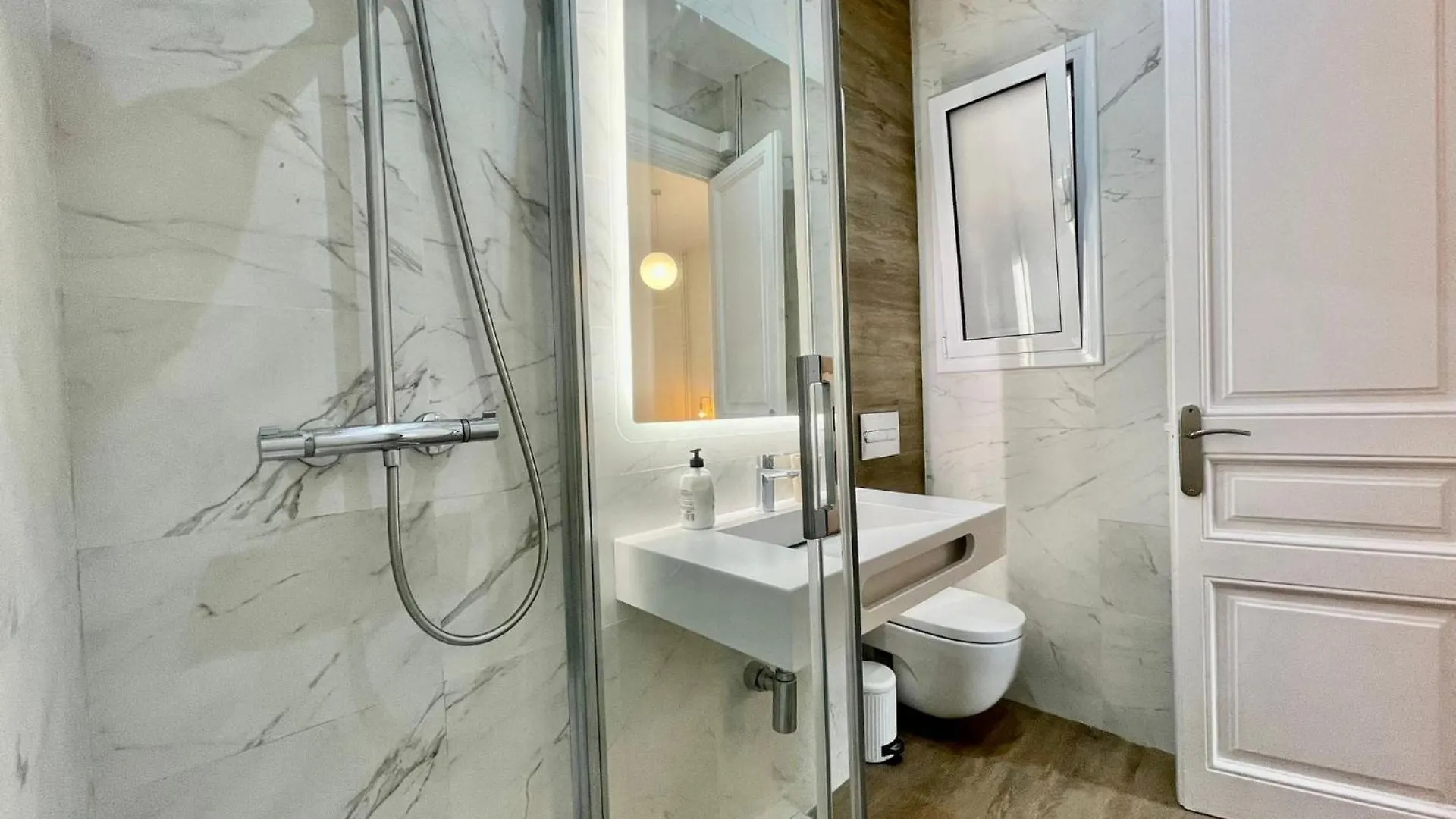 Barcelonaforrent The Gaudi Suites Apartment Barcelona